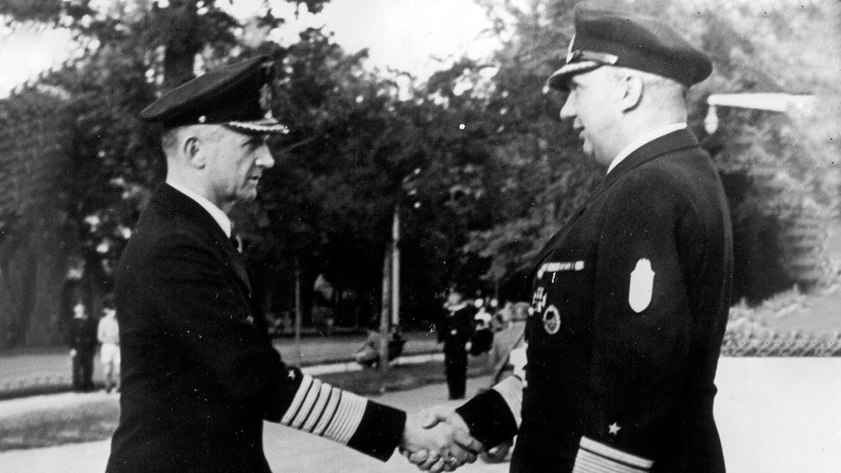 Гросс-адмирал Дениц и адмирал Эрих Бей