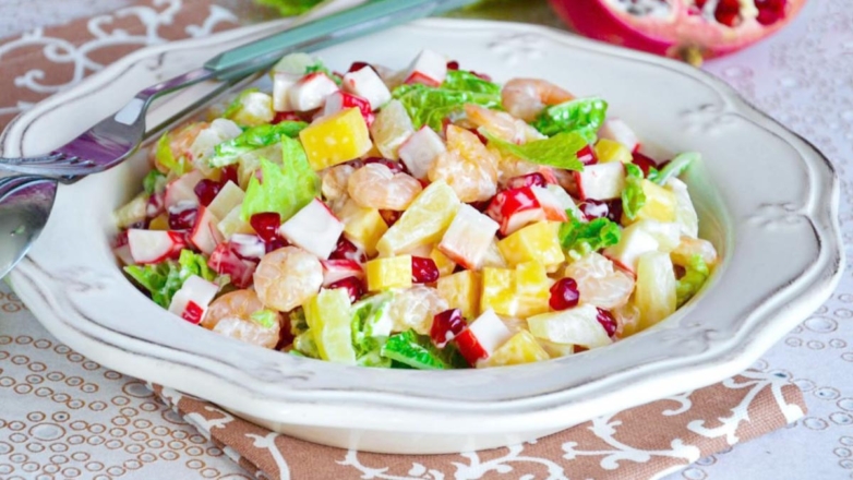 Праздничная кухня: крабовый салат с "драконовскими" креветками