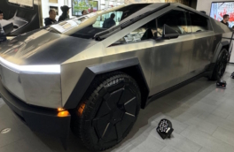 Представлен серийный пикап Tesla Cybertruck с кузовом из нержавейки