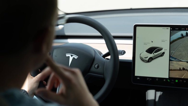 Tesla отзовет более двух миллионов своих машин