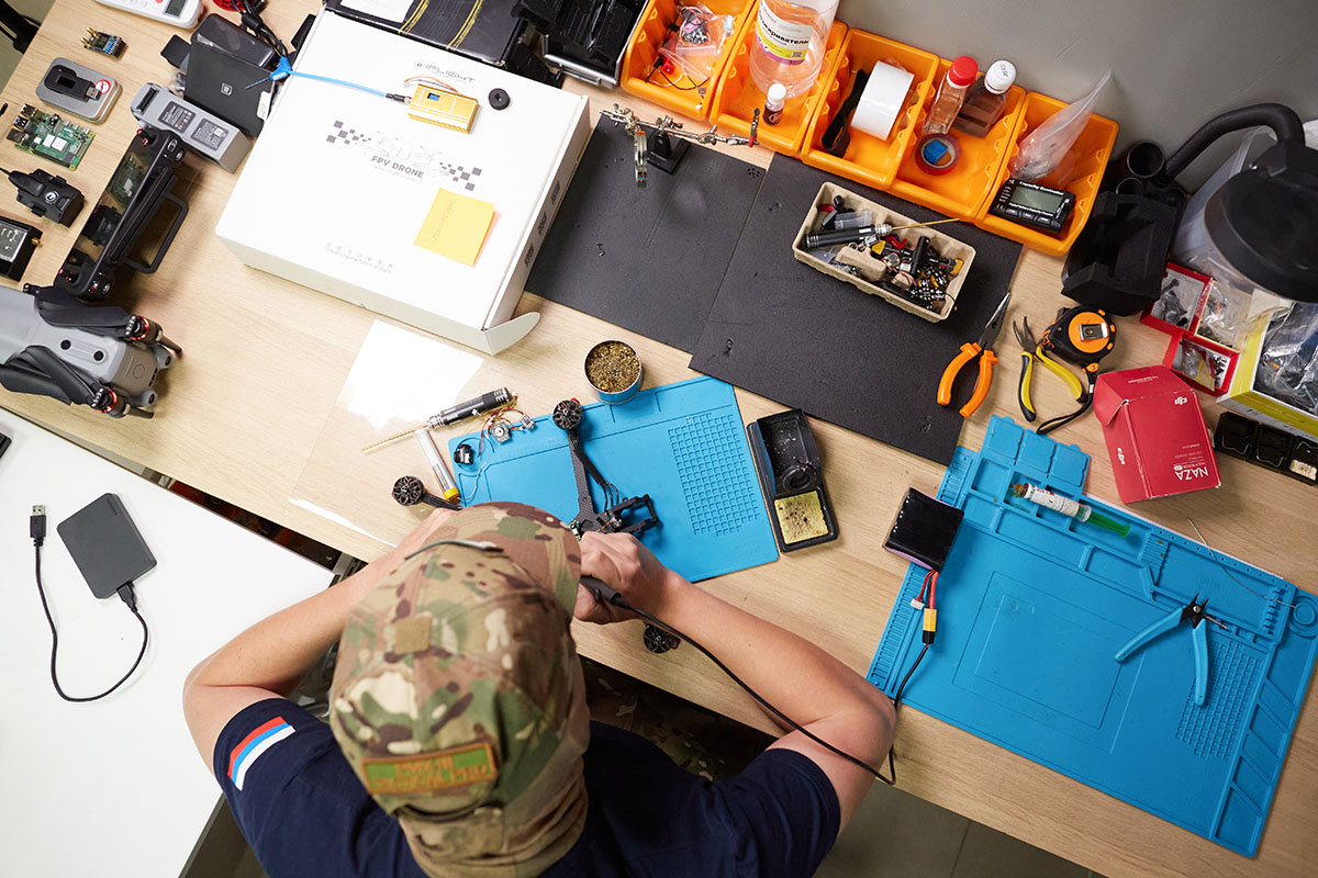 Производство дронов в Федеральном центре подготовки специалистов БПЛА.