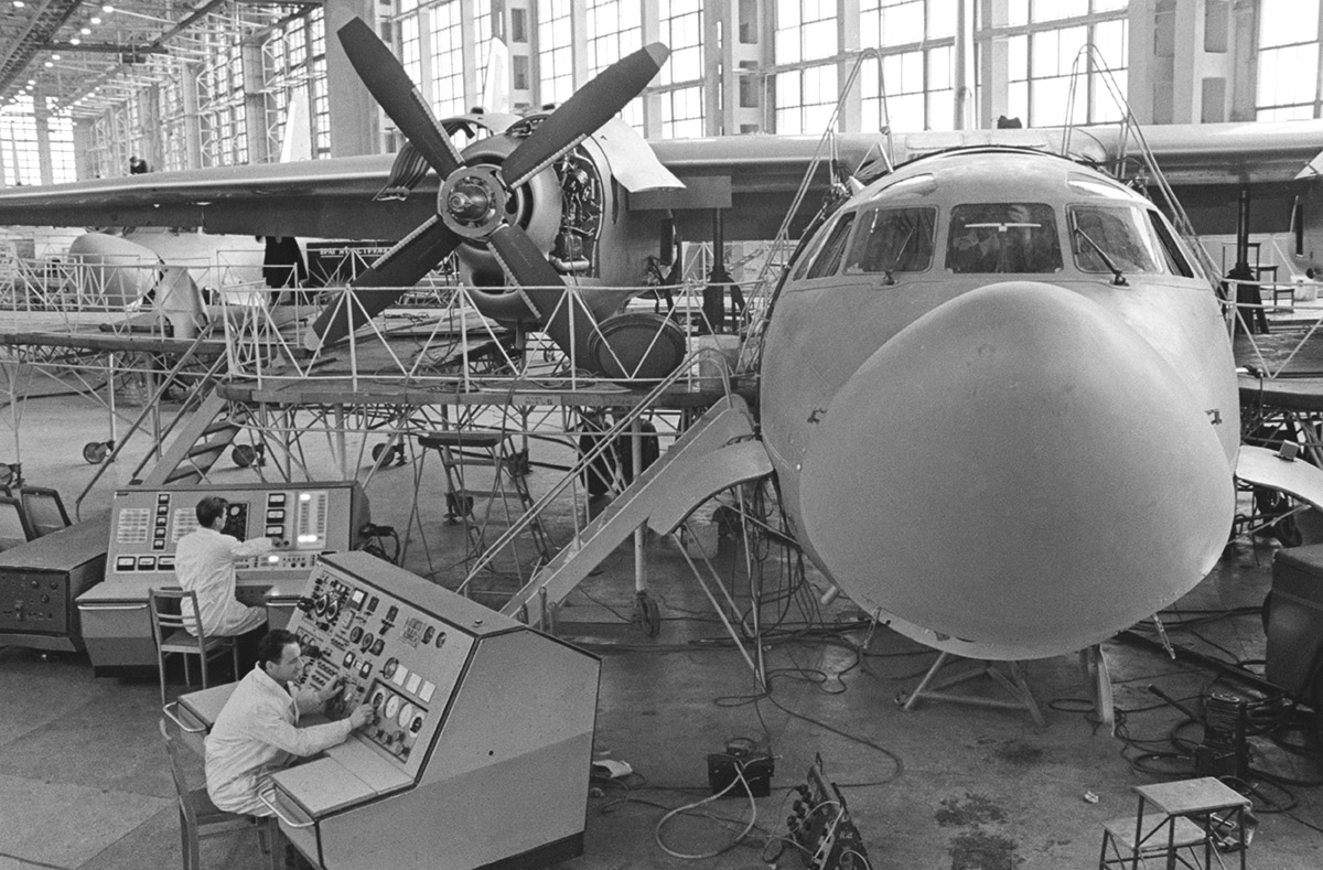 Сборка самолета АН-24