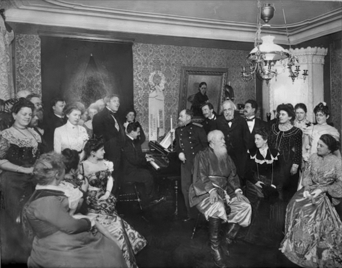 Музыкальный вечер в доме у Стасова, поет Федор Шаляпин