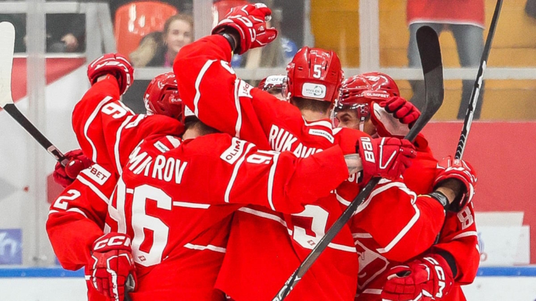 "Спартак" одержал третью победу подряд в матче с "Торпедо" в КХЛ