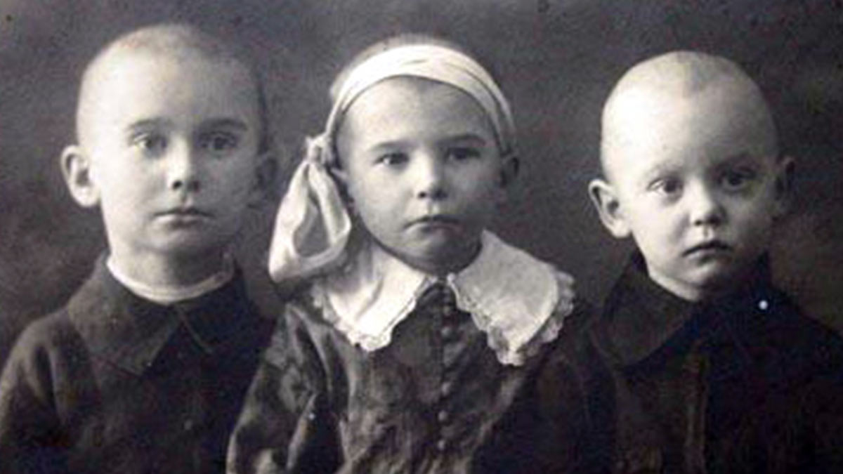 Александр, Августина и Леонид Гайдай