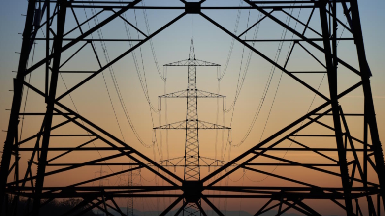 В Киеве и нескольких областях Украины ввели экстренные отключения света