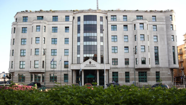 Сийярто: МИД Венгрии вызвал посла США из-за слов Байдена об Орбане