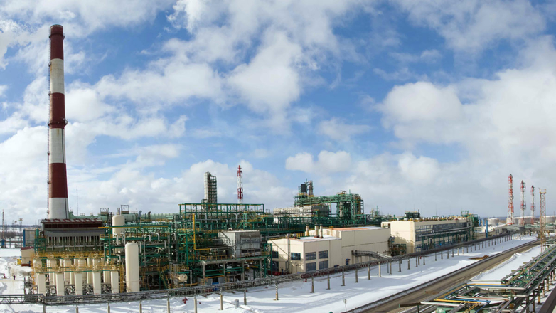 Беспилотник атаковал завод по переработке нефти в Ярославле