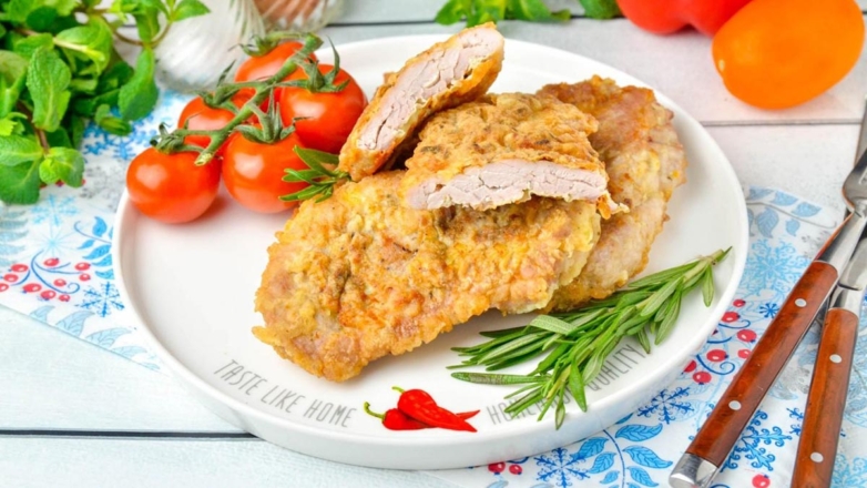 30 минут на кухне: сочные отбивные с яйцом