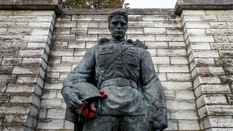 Парламент Эстонии отклонил проект о немедленном демонтаже "Бронзового солдата"