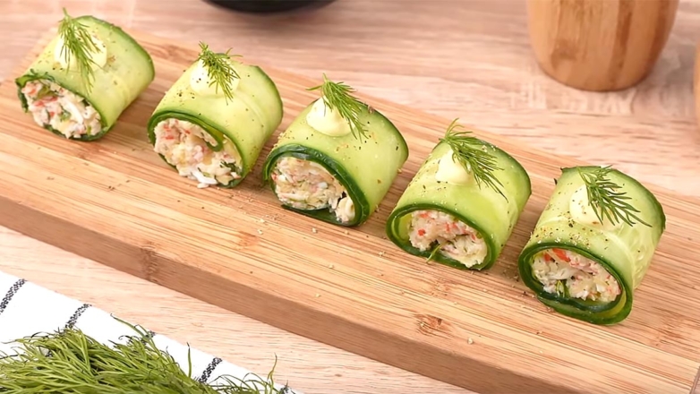 30 минут на кухне: роллы из огурцов с крабовыми палочками и сыром