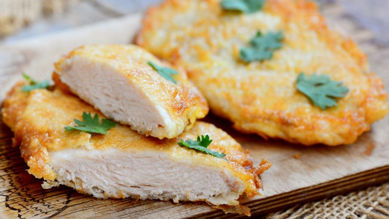 30 минут на кухне: куриные шницели в панировке из миндальной муки