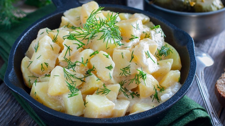 30 минут на кухне: тушенный в молоке картофель, как у бабушки