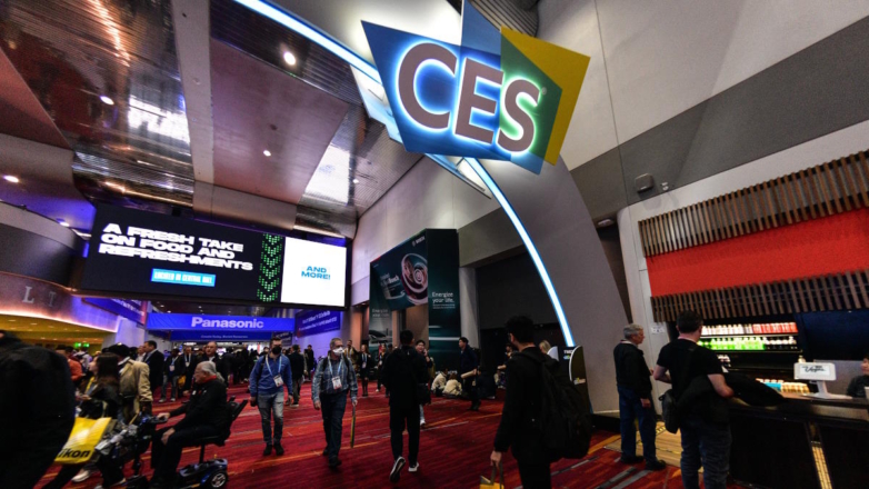 Эпоха постсмартфонов: какие необычные технологии представили на выставке CES-2024