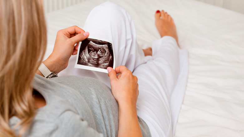 Беременным школьницам в Брянской области пообещали 150.000 рублей