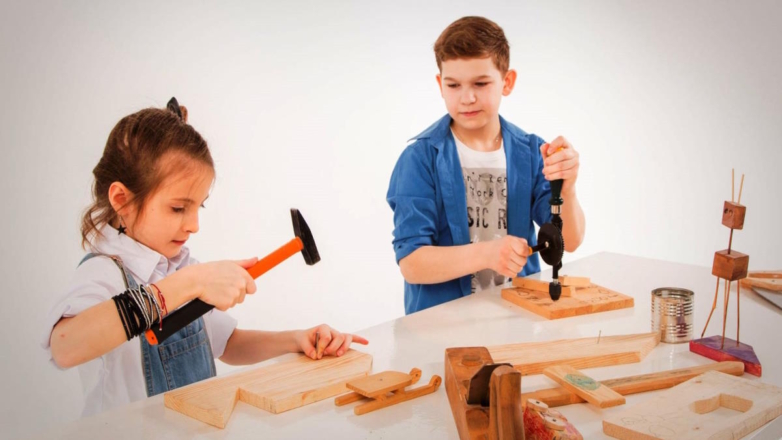 В школах РФ не будет строгого разделения урока труда для мальчиков и девочек