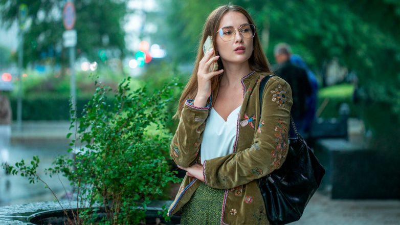 Оливковый зеленый: с какими цветами сочетать и как носить самый модный оттенок весны-2024