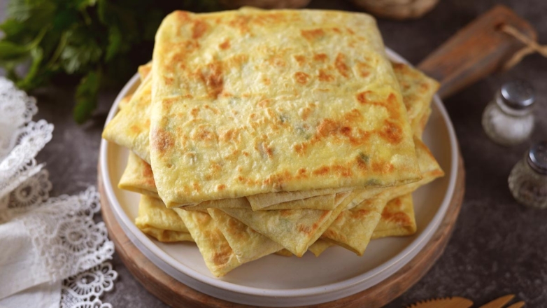 30 минут на кухне: многослойная пицца из лаваша