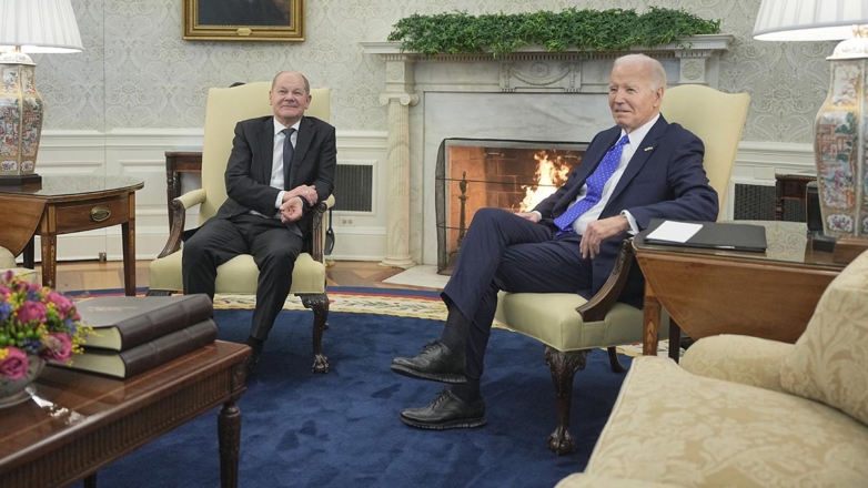 Spiegel: Шольц не смог послать сигнал России по Украине из-за Байдена