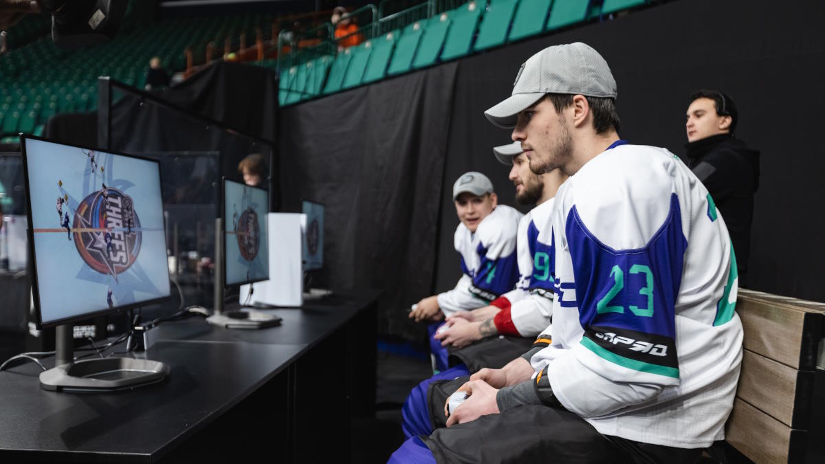 Соревнования по фиджитал-хоккею в Казани