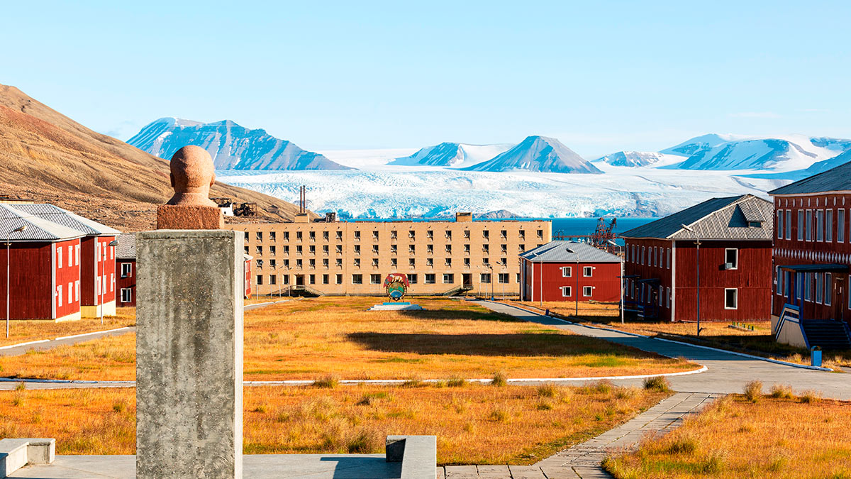 Российский шахтёрский посёлок на Шпицбергене