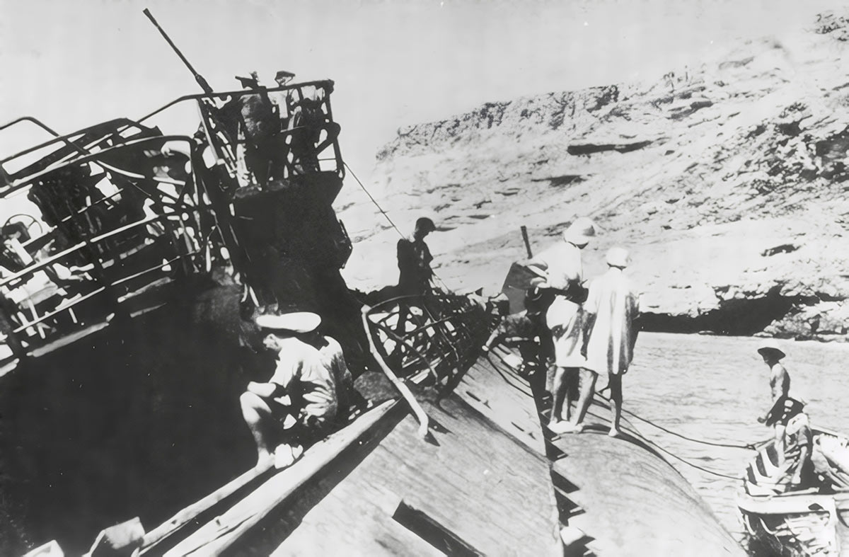 U-852 на мели у побережья Сомали