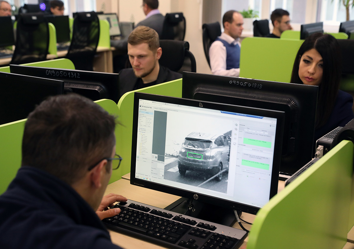 Сотрудники Центра организации дорожного движения