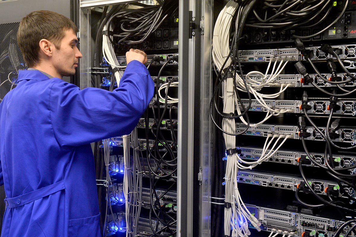 Сотрудник дата-центра