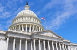 В Вашингтоне тысячи человек собрались на акцию протеста против Трампа