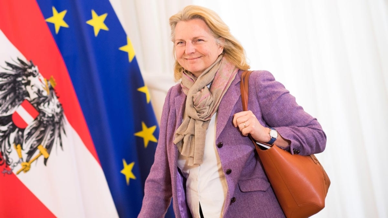 Экс-глава МИД Австрии заявила, что окончательно переехала в Россию и чувствует себя как дома
