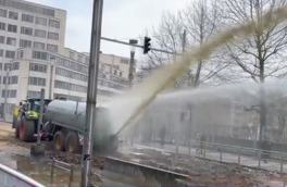 Бельгийские фермеры применили навозомет против водомета полиции