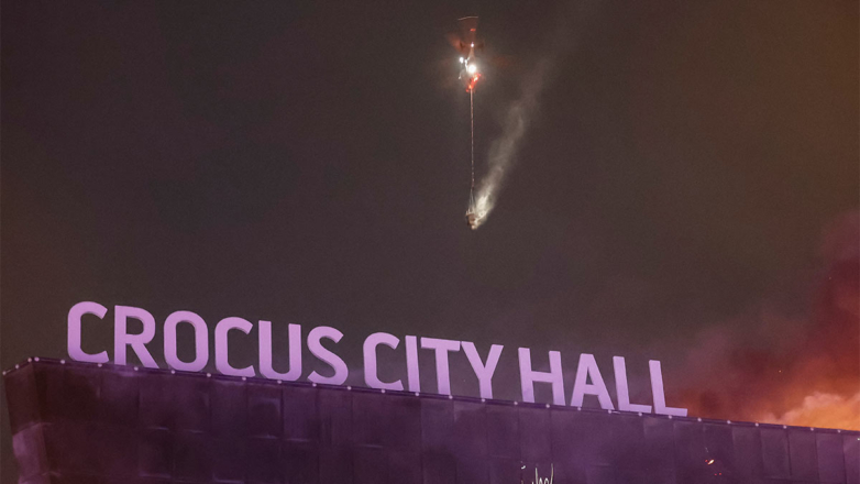 Тяжелая техника прибыла к "Крокусу" для расчистки завалов после теракта