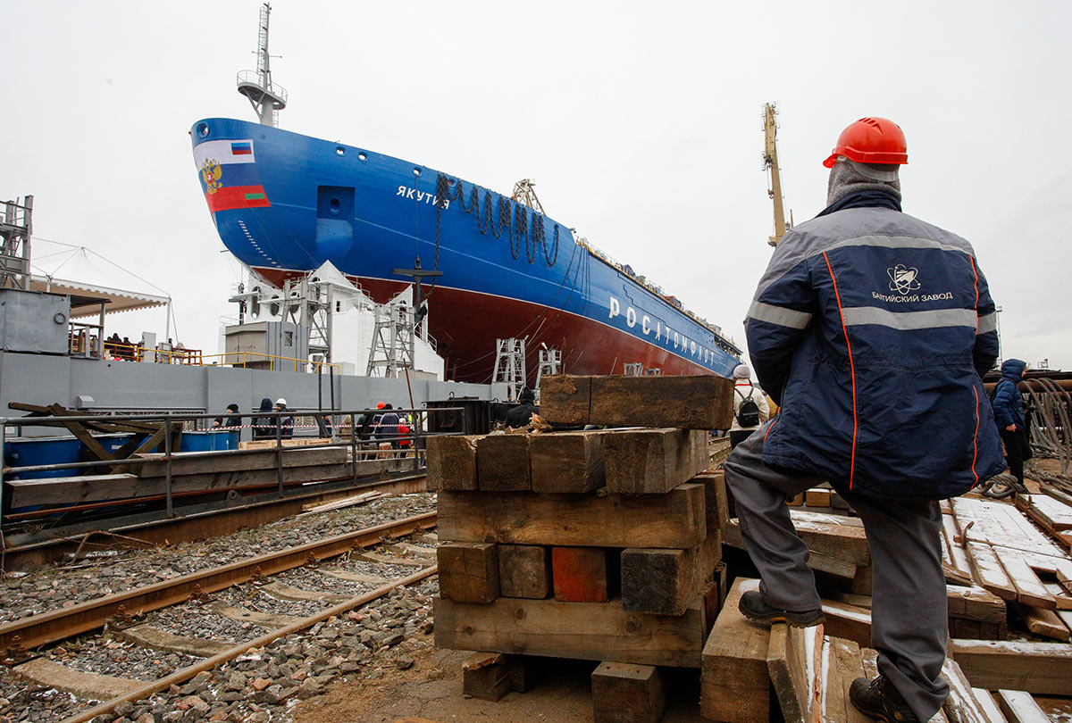 Спуск на воду атомного ледокола "Якутия"