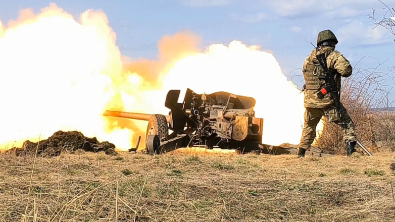 На донецком направлении ВС РФ заняли более выгодные рубежи и поразили 3 склада ВСУ