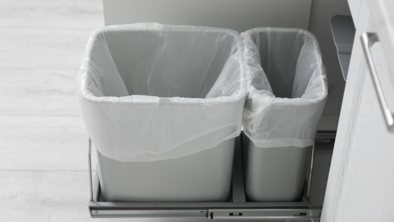 За какой выброшенный на помойку мусор грозит штраф, напомнил юрист