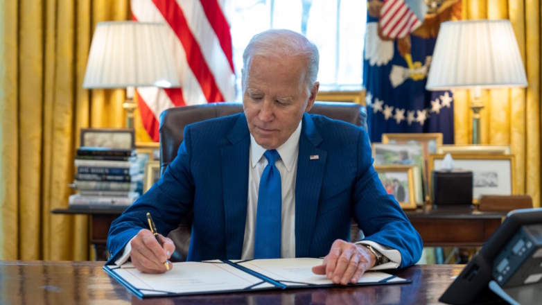 Байден досрочно проголосовал на выборах президента в США