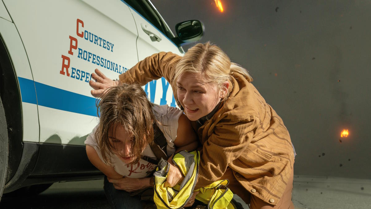 Кадр из фильма "Падение империи"