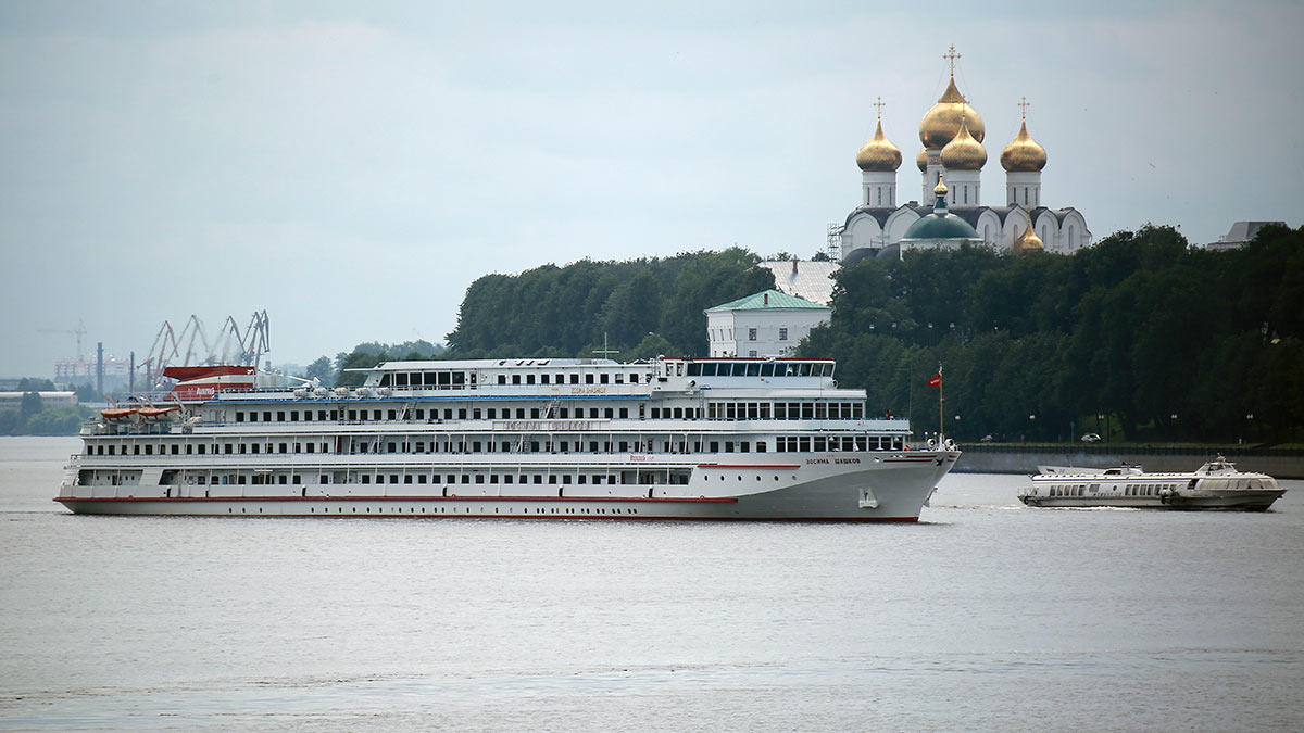 Круизный теплоход