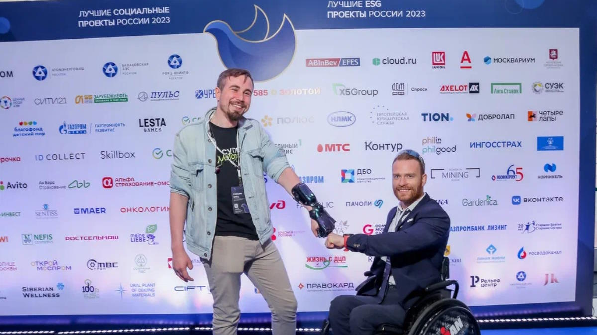 Амбассадор "Моторики" Максим Емец и спортсмен паралимпийской сборной страны Ярослав Святославский