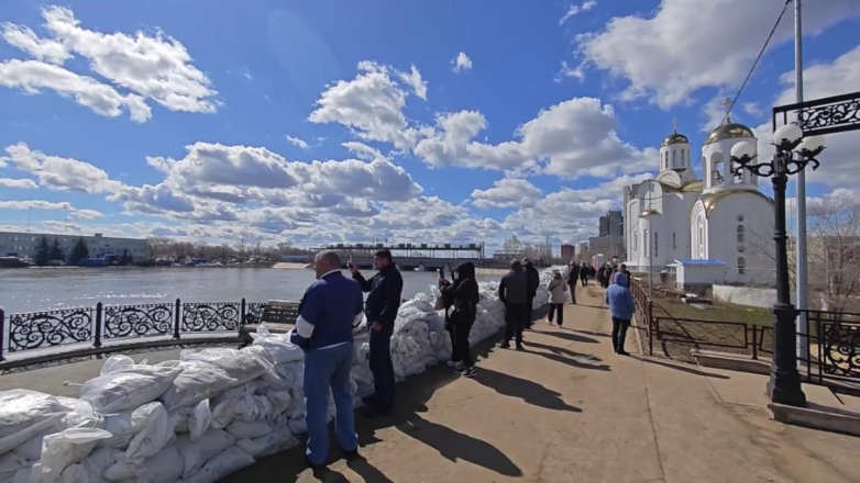 Вода из реки Тобол затопила дороги до трех населенных пунктов под Тюменью