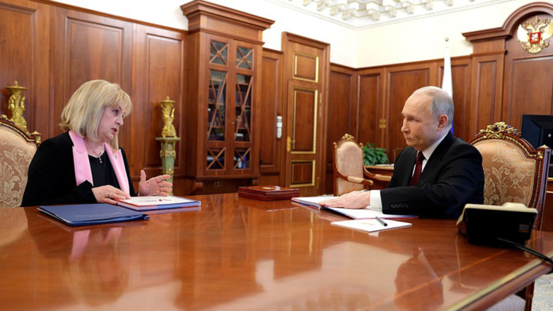 Памфилова вручила Путину удостоверение президента РФ на новый срок полномочий