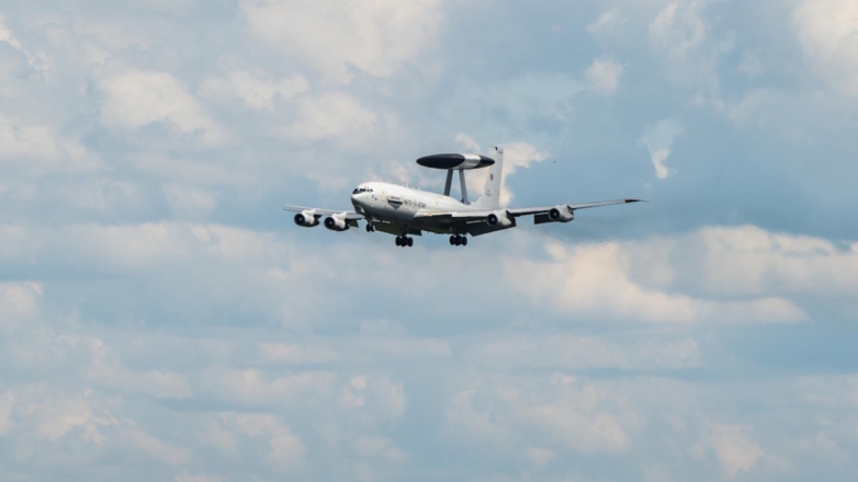 СМИ: самолеты НАТО ведут слежку за воздушным пространством Украины