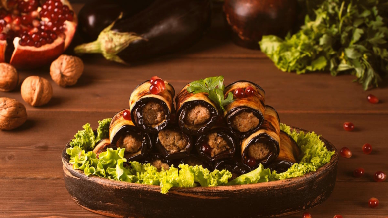 30 минут на кухне: рулетики из баклажанов с грецкими орехами