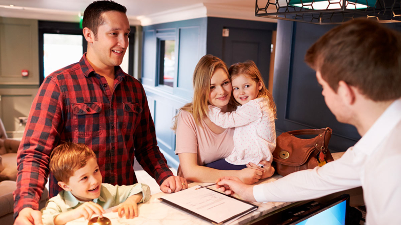 Российские отели, санатории и курорты предложат скидки семьям с детьми в 2024 году