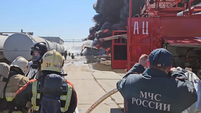 В Омске загорелись емкости с нефтепродуктами