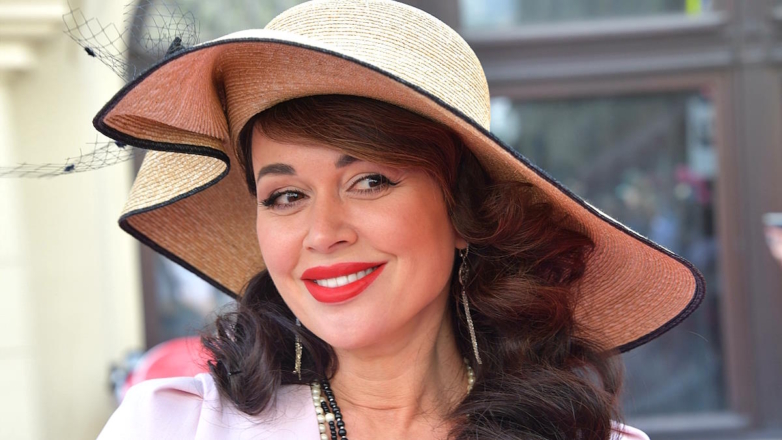 Справка "Профиля": жизнь и творческий путь Анастасии Заворотнюк