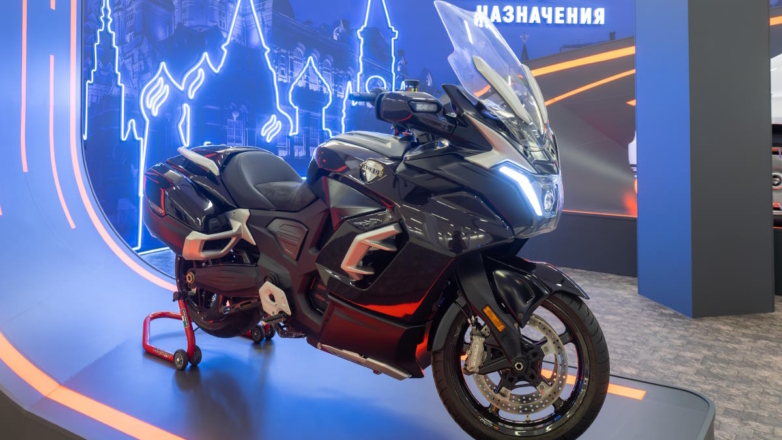 В России открылся предзаказ на электромотоцикл Aurus Merlon