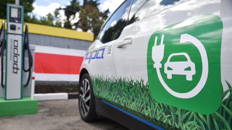 Минтранс планирует ужесточить требования к парковке электромобилей