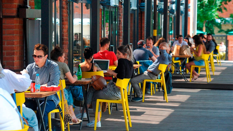 СФ одобрил закон, разрешающий продажу алкоголя в летних кафе