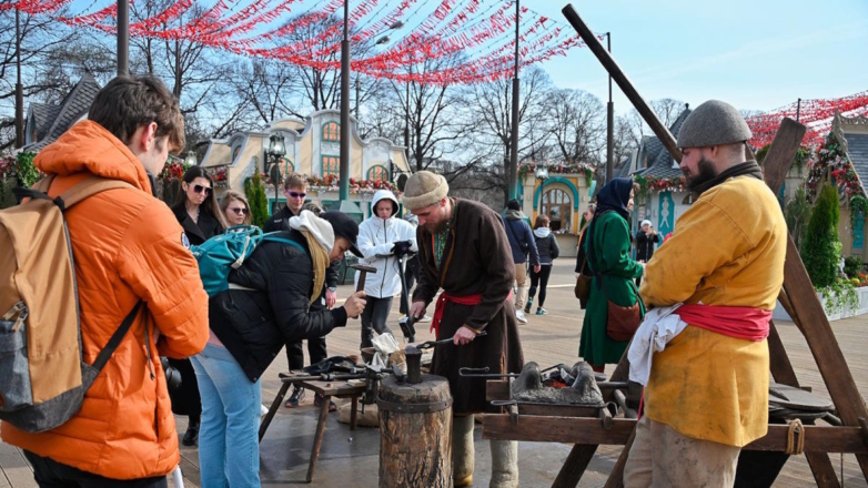 Праздничный декор, народные танцы и футбол: москвичам рассказали, где и как можно отметить Пасху